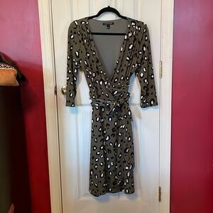 41 Hawthorn Olive green animal print wrap dress sz L 3/4 sleeves